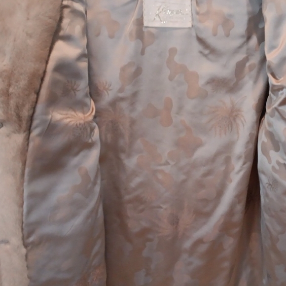 Elegant Cream Kluger Mink Fur Coat - Picture 3 of 3